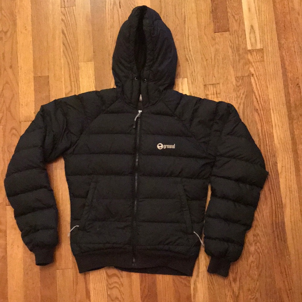 Women’s puffy black jacket